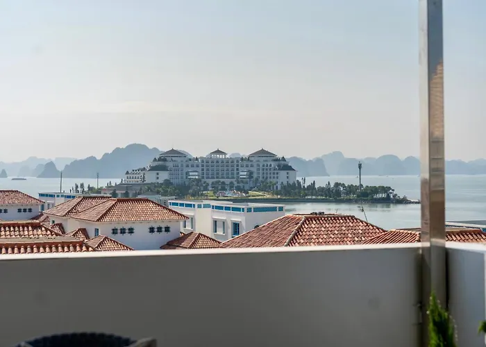 Pearl Amara Hotel *